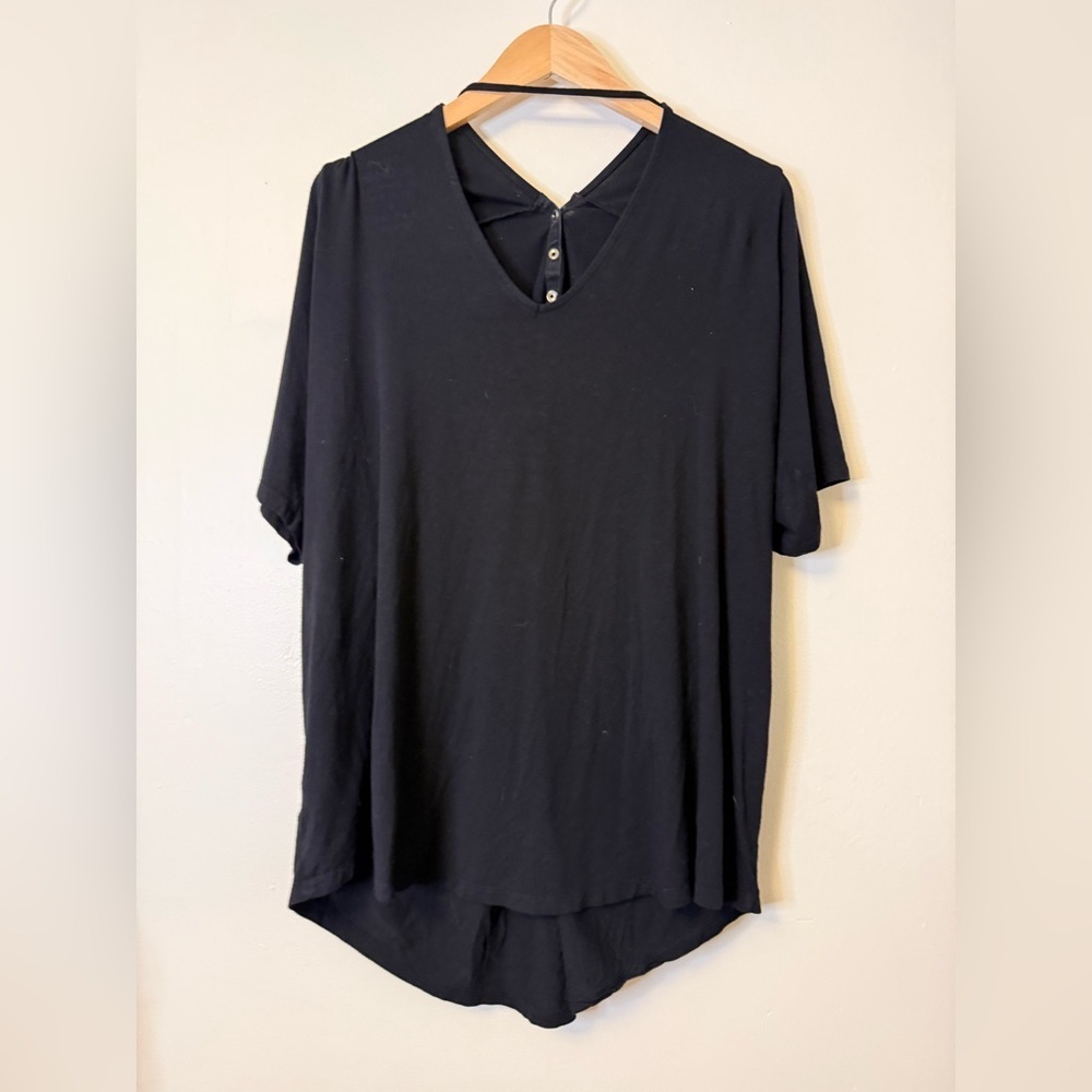 Torrid Super Soft Knits Size 3 Black Buttons Open Back Short Sleeve Tunic Top - Picture 4 of 6